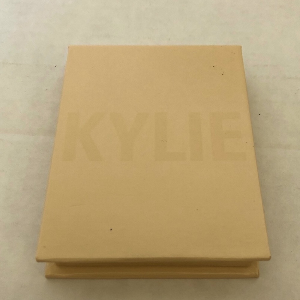 Kylie Cosmetics highlighter - FRENCH VANILLA